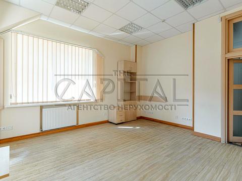 комерційна за адресою Саксаганського вул., 67