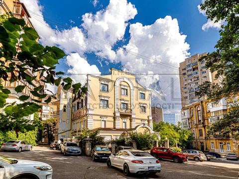 комерційна за адресою Саксаганського вул., 67