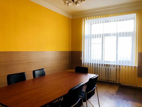 комерційна за адресою Інститутська вул., 16