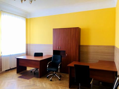 комерційна за адресою Інститутська вул., 16
