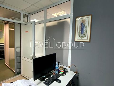 комерційна за адресою Анни Ахматової вул., 16-Б