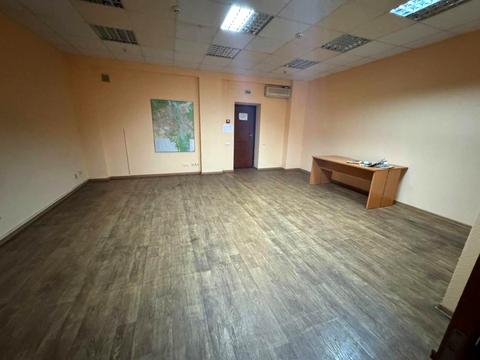 комерційна за адресою Саперно-Слобідська вул., 37