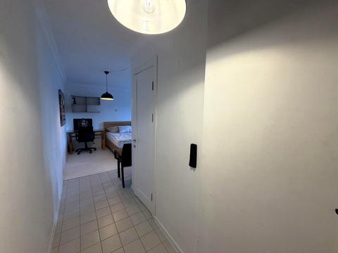 квартира за адресою Академіка Вернадського бульв., 59