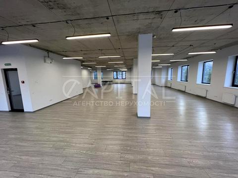 комерційна за адресою Валерія Лобановського просп., 120