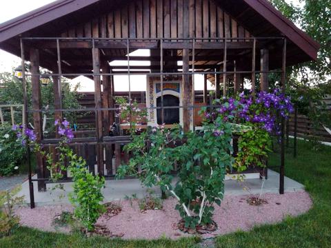 будинок за адресою Квітнева