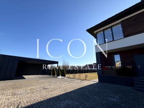 дом по адресу  ул.