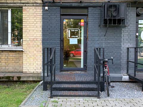 коммерческая по адресу Строителей ул., 1