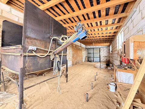 комерційна за адресою Івана Мазепи вул. (Декабристів), 143