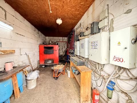 комерційна за адресою Івана Мазепи вул. (Декабристів), 143