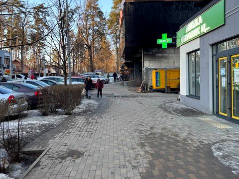 комерційна за адресою Літературна вул. (Чехова), 27