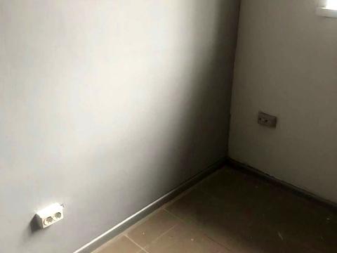 комерційна за адресою Українська вул., 83б