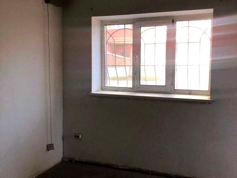 коммерческая по адресу Українська вул., 83б