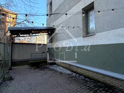 комерційна за адресою Миколи Міхновського бульв. (Дружби народів), 14-16