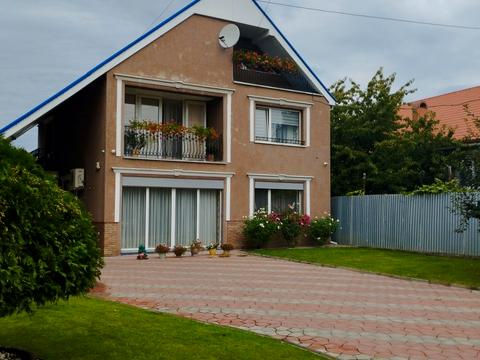 будинок за адресою Центральна