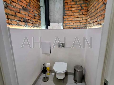 комерційна за адресою Дегтярна вул., 6