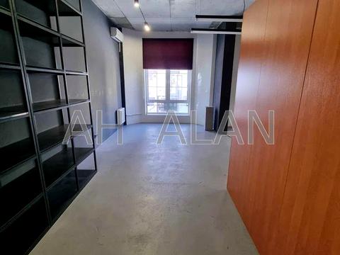 комерційна за адресою Дегтярна вул., 6