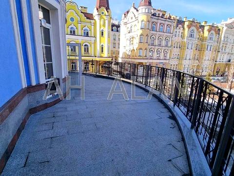 комерційна за адресою Дегтярна вул., 6