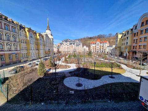 комерційна за адресою Дегтярна вул., 6