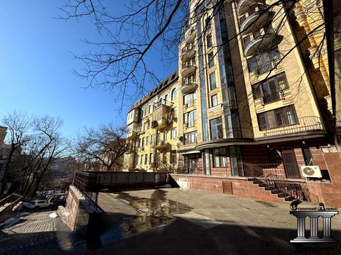 комерційна за адресою Крутий узвіз, 7