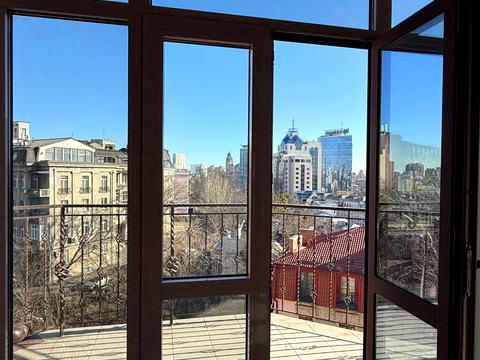 комерційна за адресою Крутий узвіз, 7