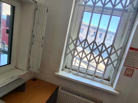 комерційна за адресою Майдан Озерний вул. (Боброва), 16