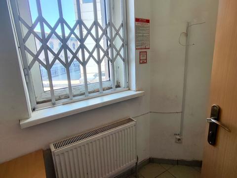 комерційна за адресою Майдан Озерний вул. (Боброва), 16