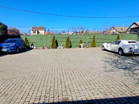 комерційна за адресою Нежданової вул., 67а