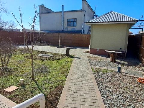 комерційна за адресою Нежданової вул., 67а