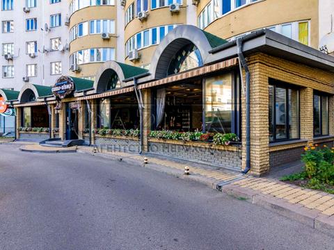 комерційна за адресою Дніпровська набережна вул., 19-А