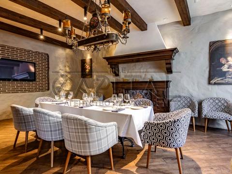 комерційна за адресою Дніпровська набережна вул., 19-А