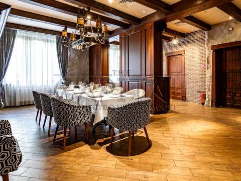 комерційна за адресою Дніпровська набережна вул., 19-А