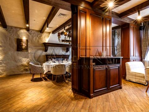 комерційна за адресою Дніпровська набережна вул., 19-А