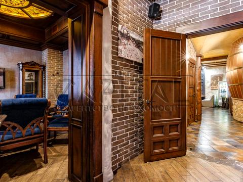 комерційна за адресою Дніпровська набережна вул., 19-А