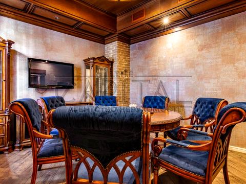 комерційна за адресою Дніпровська набережна вул., 19-А