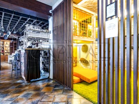 комерційна за адресою Дніпровська набережна вул., 19-А