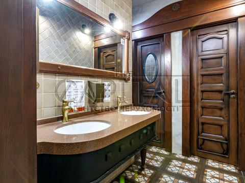 комерційна за адресою Дніпровська набережна вул., 19-А