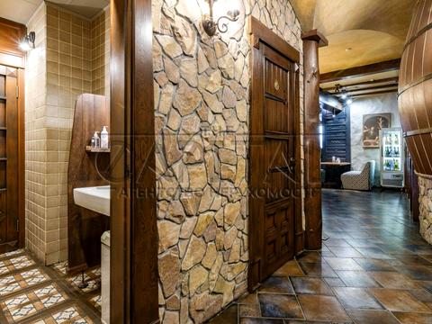 комерційна за адресою Дніпровська набережна вул., 19-А