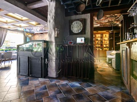 комерційна за адресою Дніпровська набережна вул., 19-А