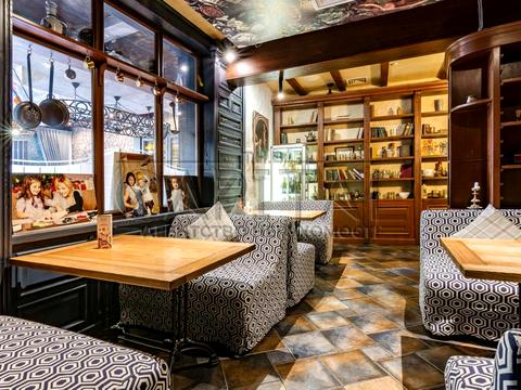 комерційна за адресою Дніпровська набережна вул., 19-А