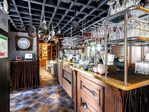 комерційна за адресою Дніпровська набережна вул., 19-А