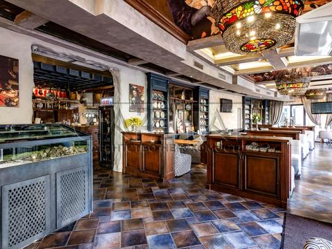 комерційна за адресою Дніпровська набережна вул., 19-А