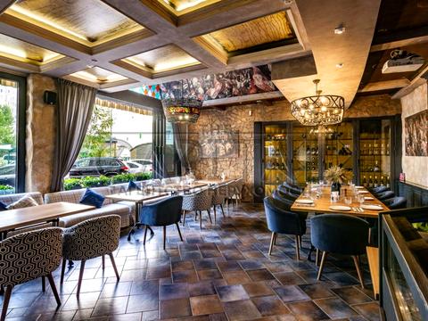 комерційна за адресою Дніпровська набережна вул., 19-А