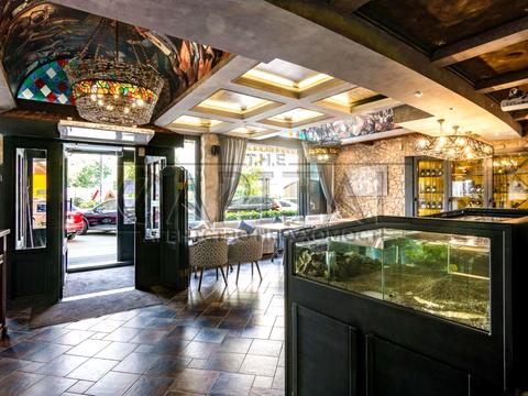 комерційна за адресою Дніпровська набережна вул., 19-А