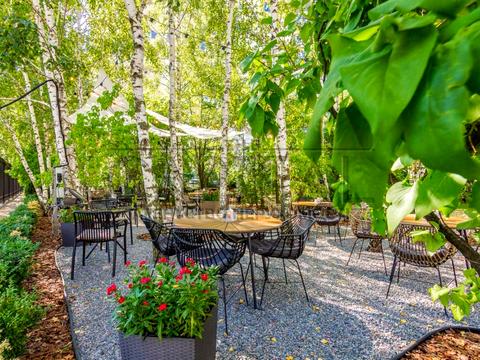 комерційна за адресою Дніпровська набережна вул., 19-А