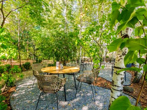 комерційна за адресою Дніпровська набережна вул., 19-А