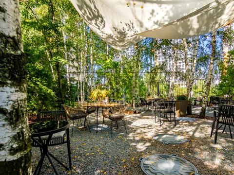 комерційна за адресою Дніпровська набережна вул., 19-А