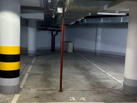 паркомісце за адресою Андрія Верхогляда вул. (Михайла Драгомирова), 3