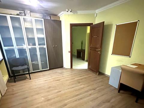 комерційна за адресою Гоголівська вул., 49