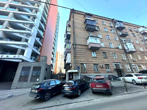 комерційна за адресою Гоголівська вул., 49
