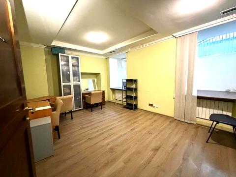 комерційна за адресою Гоголівська вул., 49